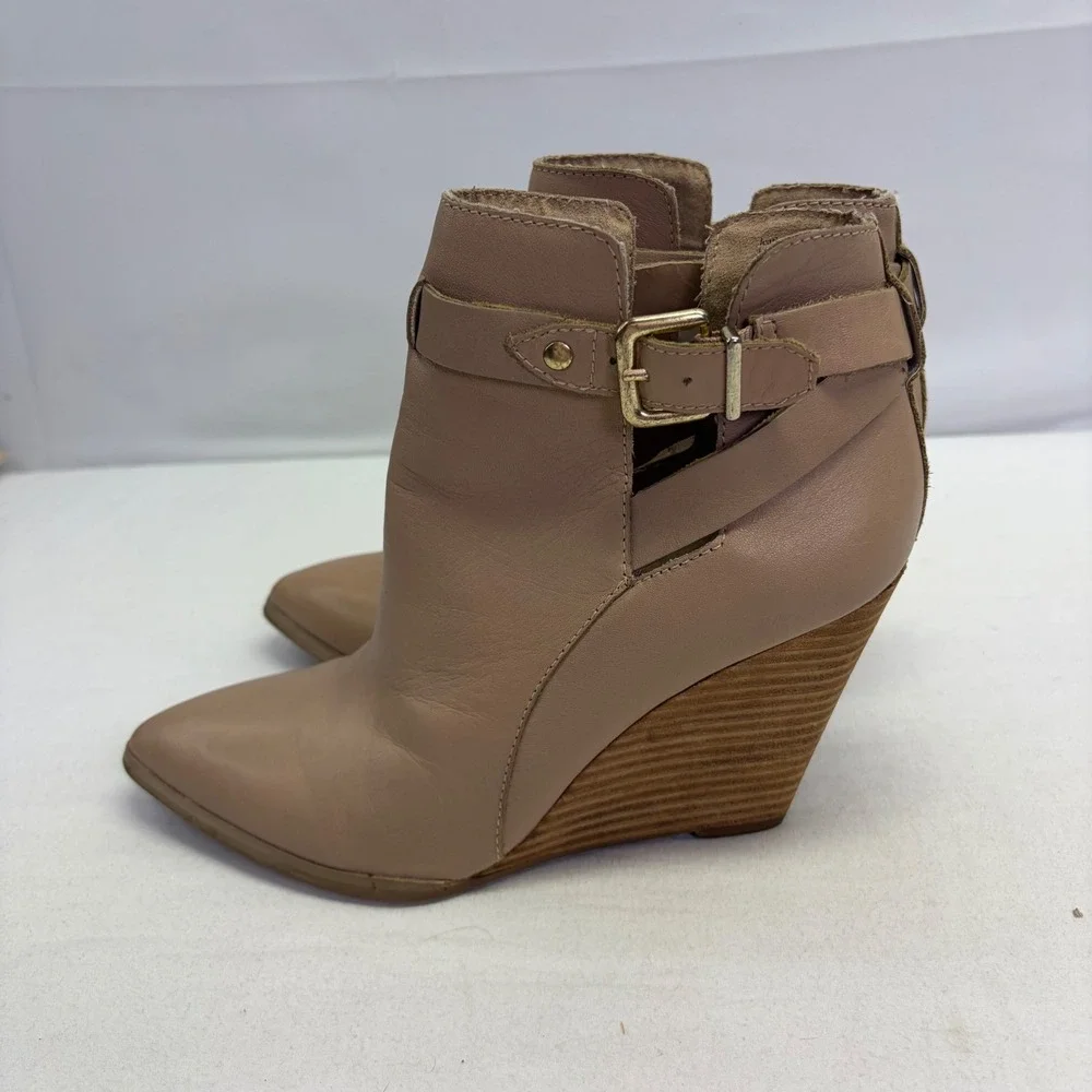 Seychelles leather wedge